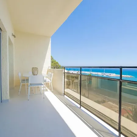 Frontal View With Spacious Balcony マルベーリャ